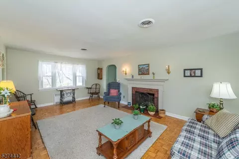 422 Terhune Dr, Wayne, NJ 07470 photo 7