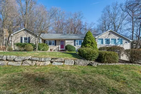422 Terhune Dr, Wayne, NJ 07470