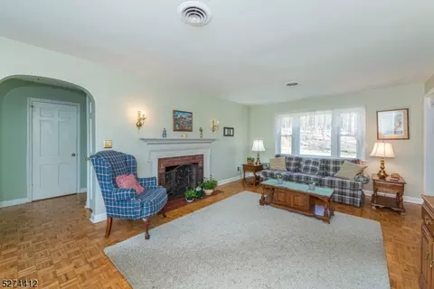 422 Terhune Dr, Wayne, NJ 07470 photo 4