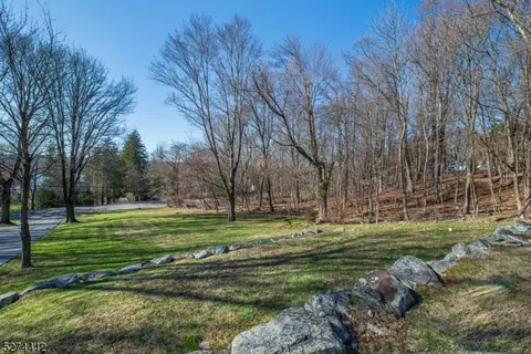 422 Terhune Dr, Wayne, NJ 07470 photo 2