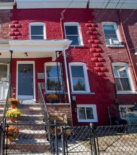 693 Chestnut St, Kearny, NJ 07032