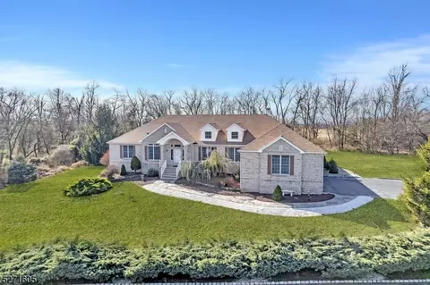 58 Chamberlain Dr, Hillsborough, NJ 08844