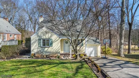 29 Andrew Ave, Oakland, NJ 07436