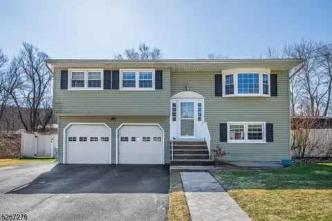 16 Sherman Pl, Mount Olive, NJ 07836