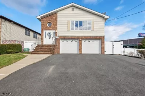 17 Franklin Ave, Saddle Brook, NJ 07663