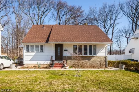 49 Independence Dr, Roselle, NJ 07203