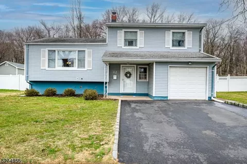 12 Karen Pl, Edison, NJ 08817