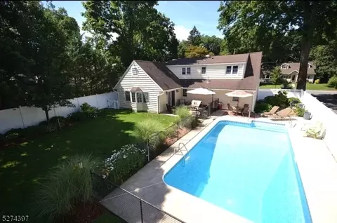 35 Garden Rd, Pompton Lakes, NJ 07442