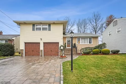 872 Greenwich Ln, Union, NJ 07083