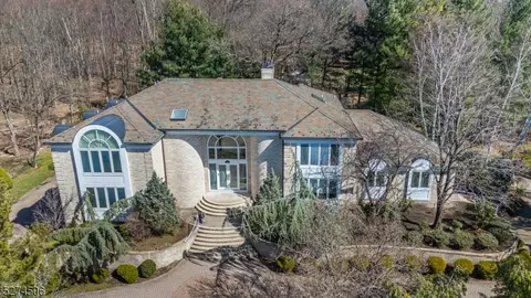 2 Stonehenge Ct, Montville, NJ 07045