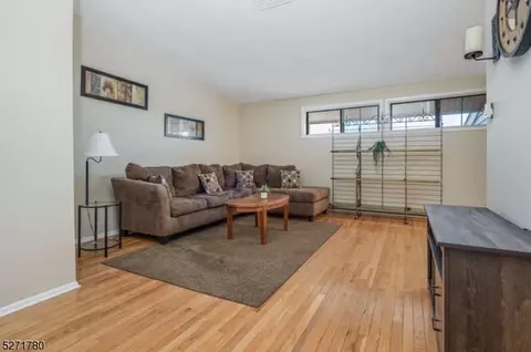 4 Crossway, Clinton, NJ 08809