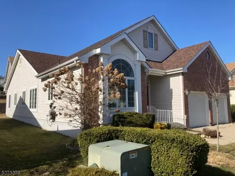 60 Westminster Dr, Monroe Township, NJ 08831
