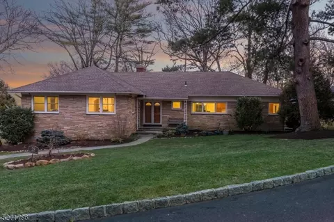 28 Hart Dr N, South Orange, NJ 07079