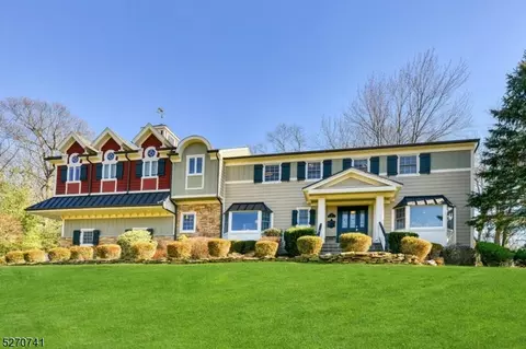 19 Stonewall Dr, Livingston, NJ 07039