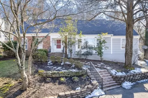 2 Birch Hill Dr, Chatham Twp, NJ 07928