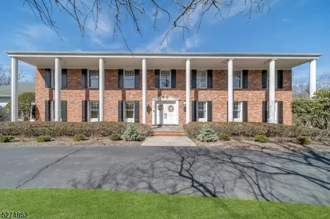 352 Briarly Dr, Franklin Lakes, NJ 07417