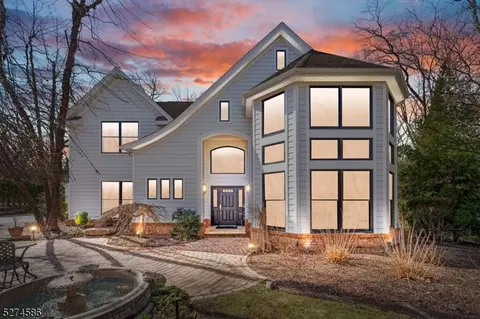 7 Stone Rdg, Woodcliff Lake, NJ 07677