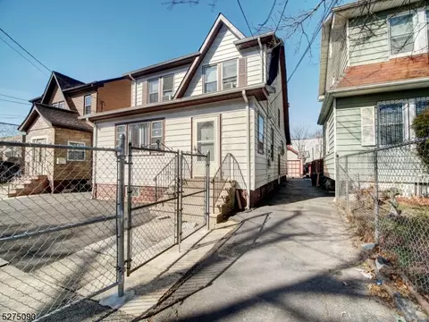 207 Richelieu Ter, Newark, NJ 07106