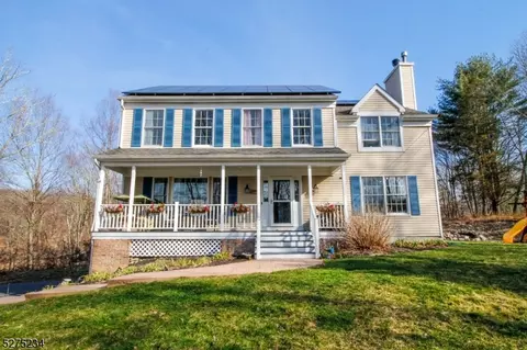 43 Sand Pond Rd, Hardwick Twp, NJ 07825