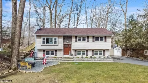 8 Old Stage Coach Rd, Byram Twp, NJ 07821
