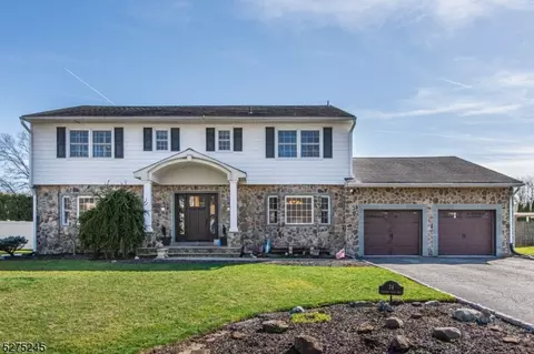 74 Glenroy Rd E, Fairfield, NJ 07004