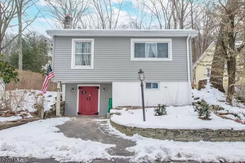 77 Lyons Rd, Jefferson, NJ 07438