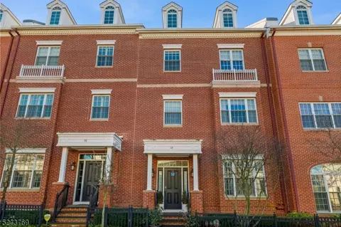14 Carillon Cir, Livingston, NJ 07039