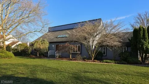 16 Pembroke Ter, Hillsborough, NJ 08844
