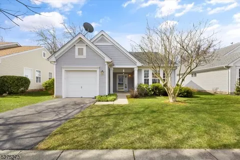 15 Coventry Cir, Belvidere, NJ 07823
