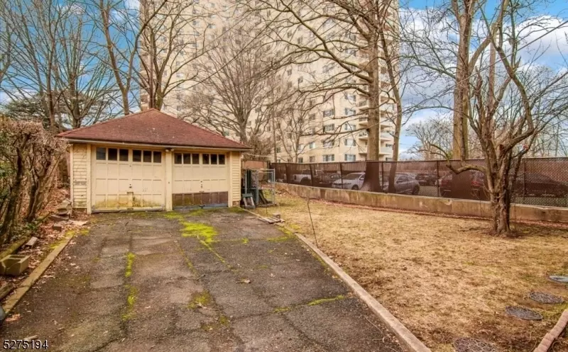  15 E Highland Ave, East Orange, NJ 07018 photo 4