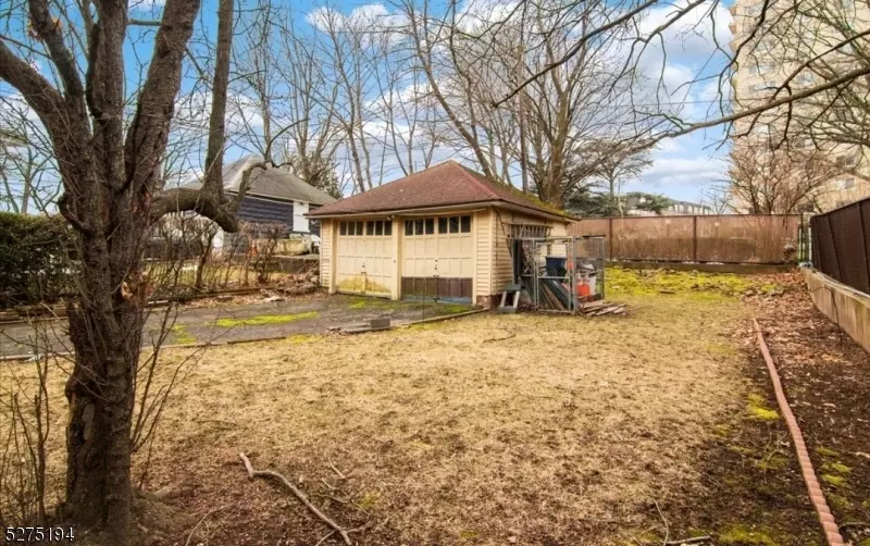  15 E Highland Ave, East Orange, NJ 07018 photo 5