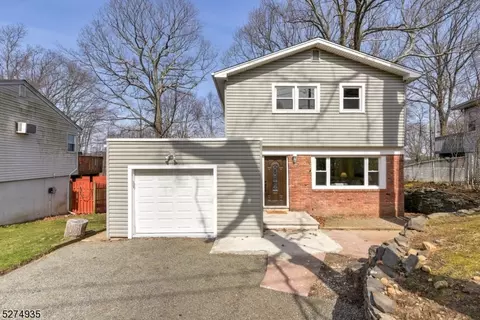 53 Salmon Rd, Roxbury Twp, NJ 07850