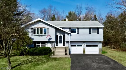 3 Brantwood Dr, Jefferson, NJ 07438