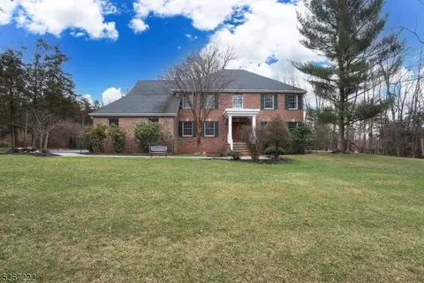 10 Trimmer Rd, Lebanon, NJ 08833