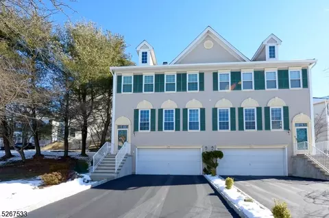 30 Gannet Ct, Wayne, NJ 07470