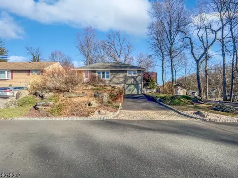 2 Ward Ave, Butler, NJ 07405