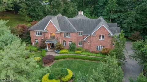 5 Castle Hill Ct, Upper Saddle River, NJ 07458