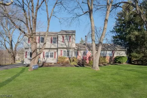 7 John Henry Dr, Montville, NJ 07045