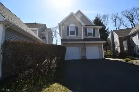 10 Mulberry Ln, Mount Arlington, NJ 07856
