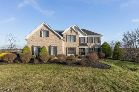 25 Neshanic Dr, Raritan Twp, NJ 08551
