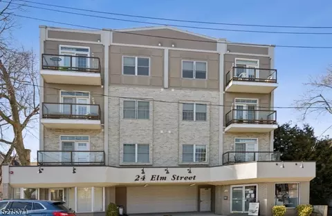 24 Elm St #2D, Montclair, NJ 07042