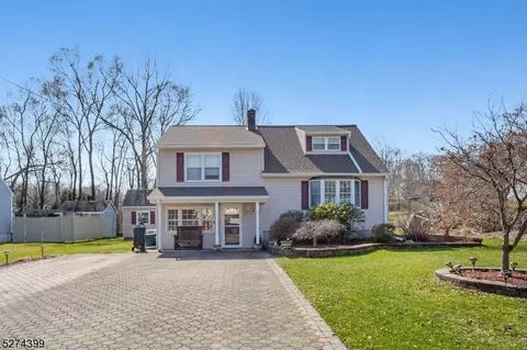 20 Windsor Rd, West Milford, NJ 07480