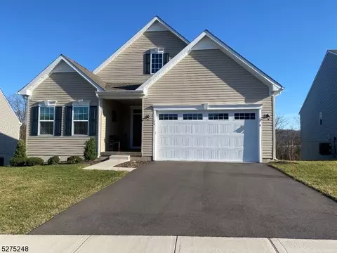 56 Mountain View Ln, Port Murray, NJ 07865