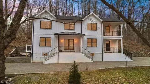 1 Rock Hollow Rd, Dover, NJ 07801