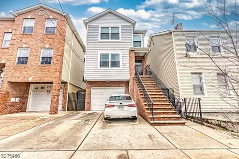 241 Franklin St #2, Elizabeth City, NJ 07206