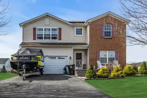 25 Lambert St, Washington, NJ 07882