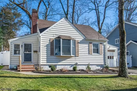 5 Laurel Dr, Wayne, NJ 07470