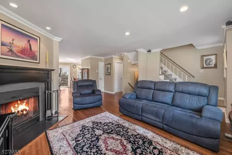 52 Metro Vista Dr, Hawthorne, NJ 07506