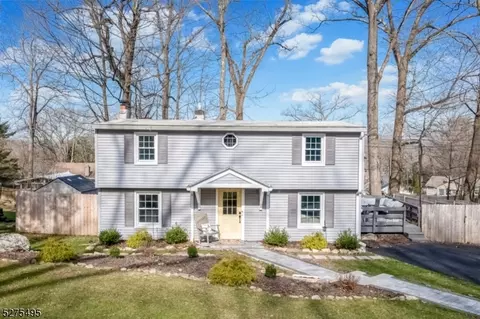 19 Oak Tree Ln, Sparta, NJ 07871
