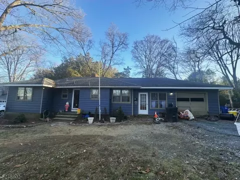 5 Woodland Ct, Kinnelon, NJ 07405